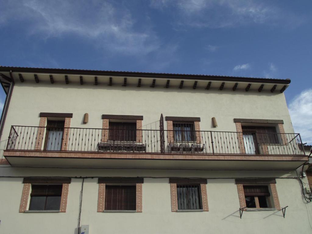 Apartamentos Puenteviejo Аренас де Сан Педро Екстериор снимка