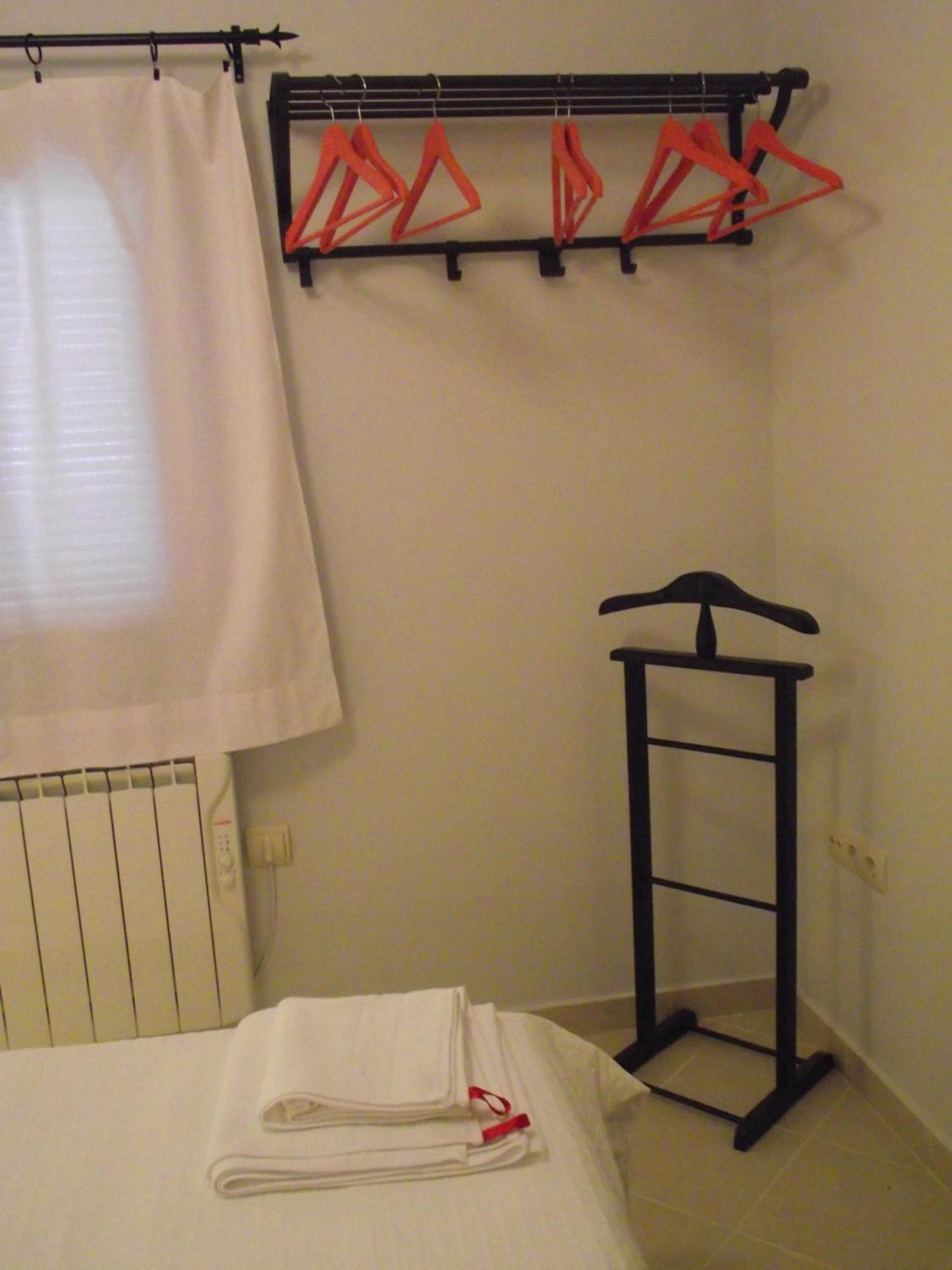 Apartamentos Puenteviejo Аренас де Сан Педро Екстериор снимка